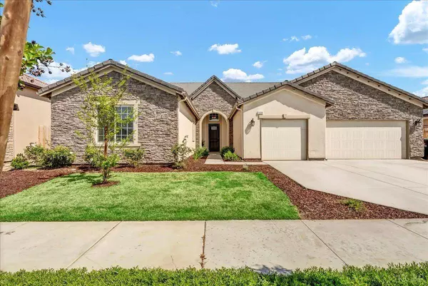 1938 W Van Gogh Street, Hanford, CA 93230