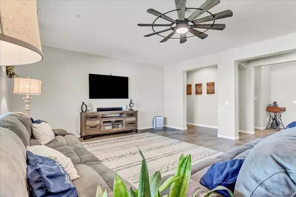 1938 W Van Gogh Street, Hanford, CA 93230