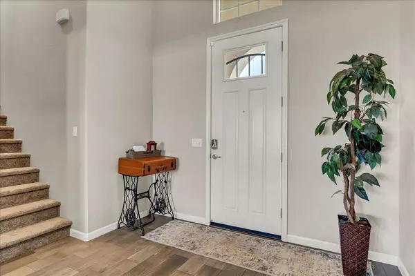 1938 W Van Gogh ST, Hanford, CA 93230