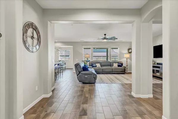 1938 W Van Gogh ST, Hanford, CA 93230