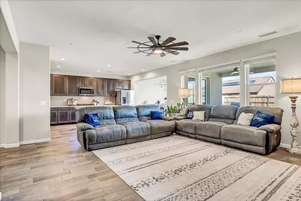 1938 W Van Gogh ST, Hanford, CA 93230