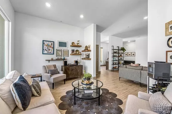 1920 N Sophia Court, Hanford, CA 93230