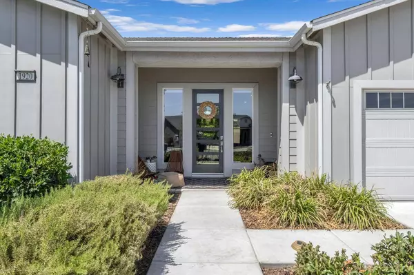 1920 N Sophia Court, Hanford, CA 93230