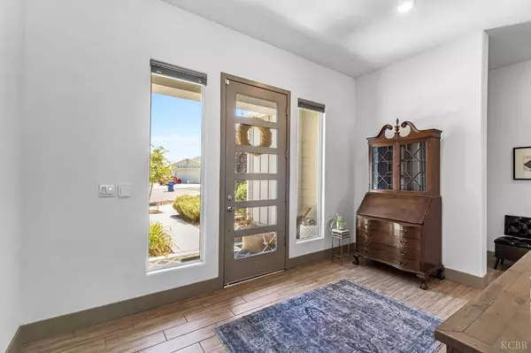 1920 N Sophia Court, Hanford, CA 93230