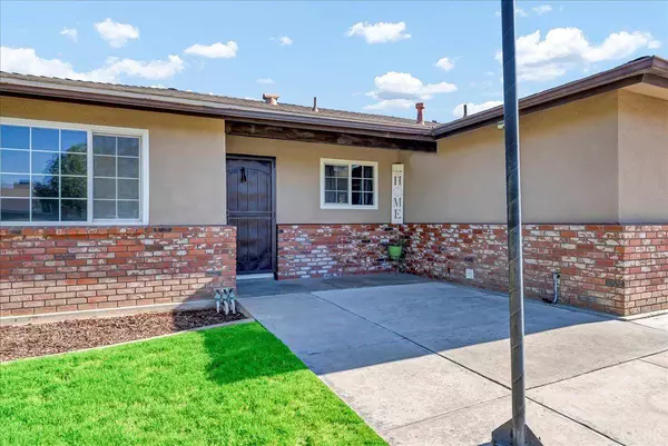 920 Moffat Drive, Hanford, CA 93230