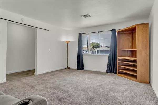 920 Moffat Drive, Hanford, CA 93230