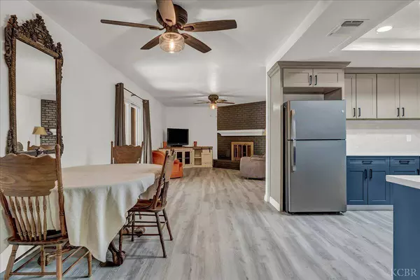 920 Moffat Drive, Hanford, CA 93230