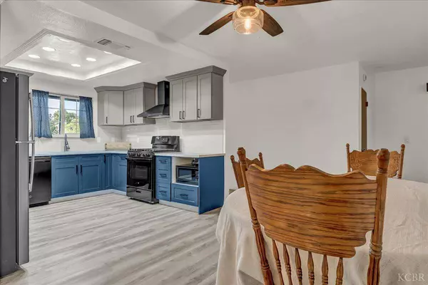 920 Moffat Drive, Hanford, CA 93230