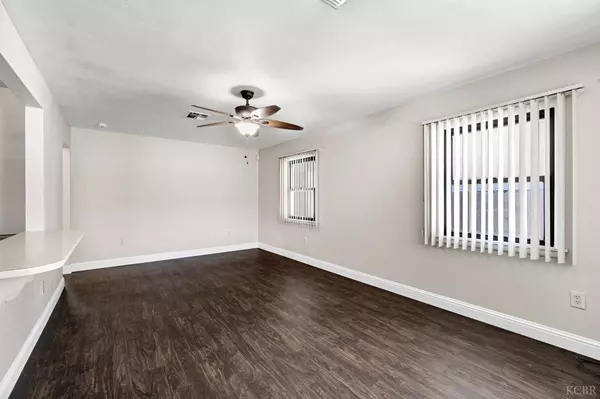 1585 Fitzgerald Lane, Hanford, CA 93230