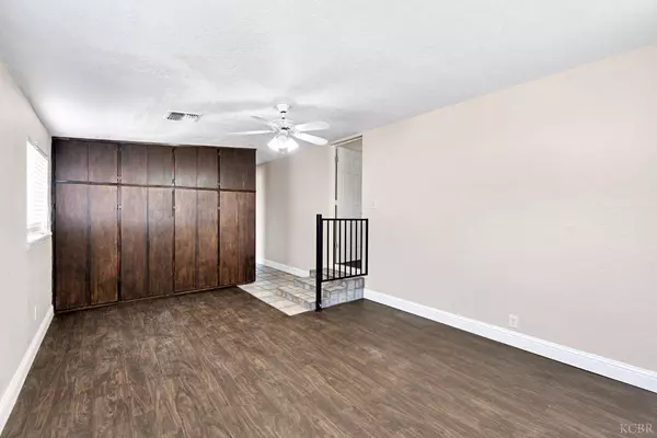 1585 Fitzgerald Lane, Hanford, CA 93230