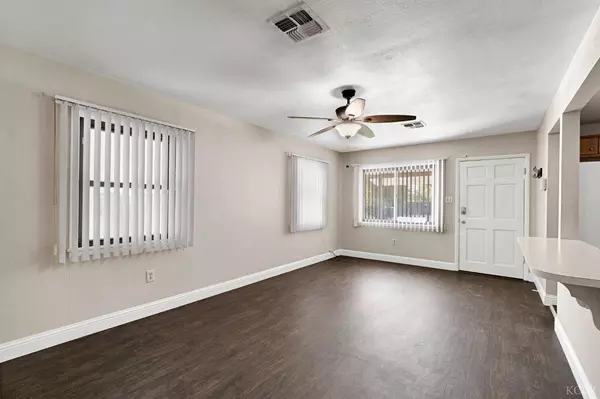 1585 Fitzgerald Lane, Hanford, CA 93230