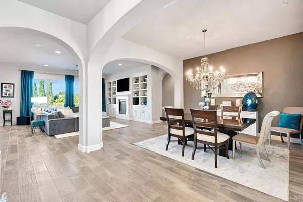 1010 W Quail Rock Way, Hanford, CA 93230