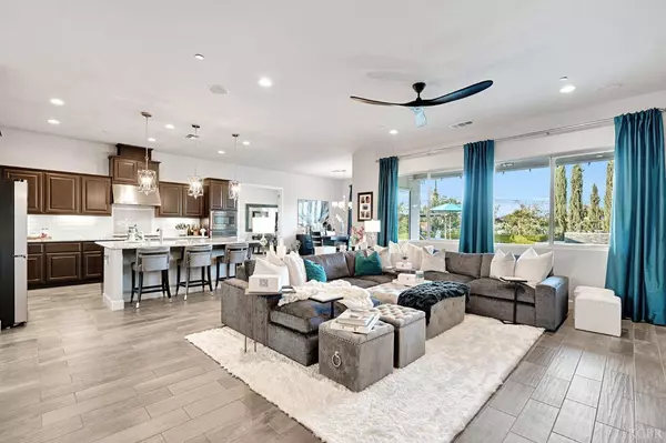 1010 W Quail Rock Way, Hanford, CA 93230