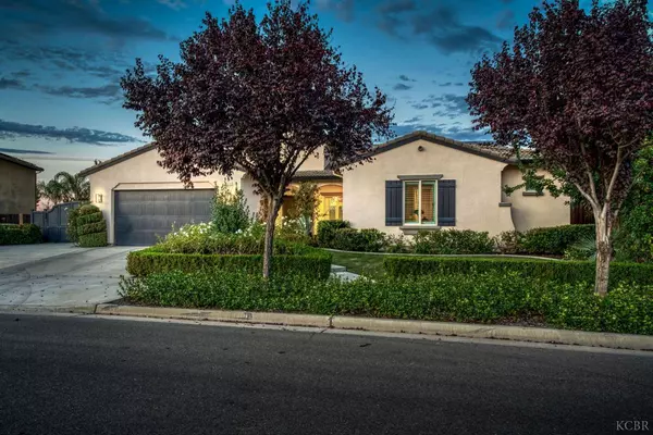 1010 W Quail Rock Way, Hanford, CA 93230