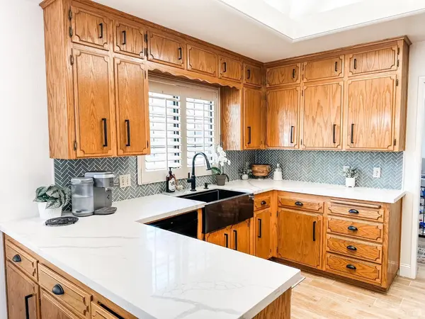 126 W Windsor Drive, Hanford, CA 93230