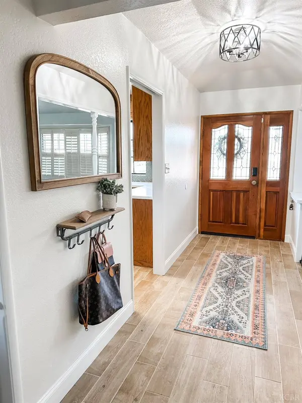 126 W Windsor Drive, Hanford, CA 93230