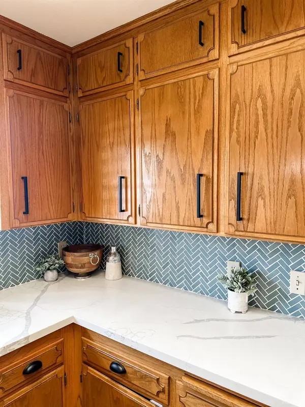 126 W Windsor Drive, Hanford, CA 93230