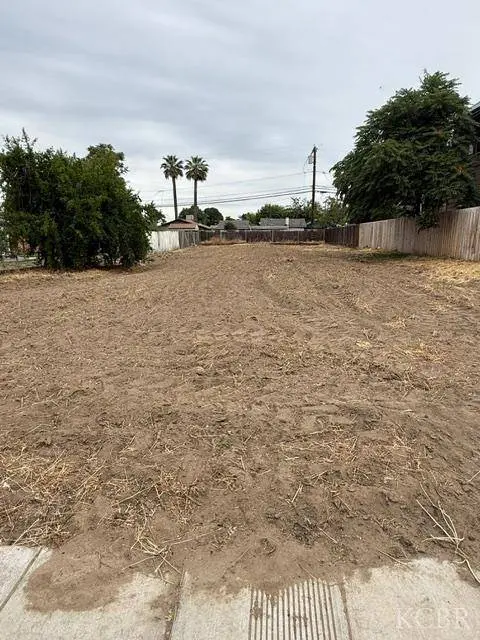 0 Eleventh, Hanford, CA 93230