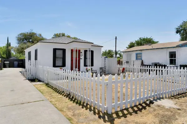 1437 N 11th AVE, Hanford, CA 93230