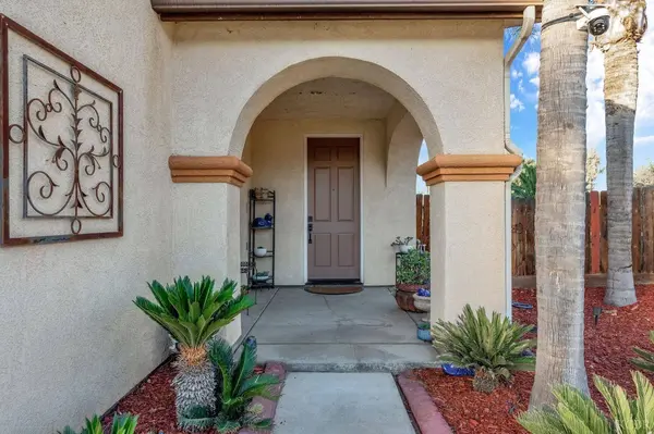 2097 N Zinfandel DR, Hanford, CA 93230