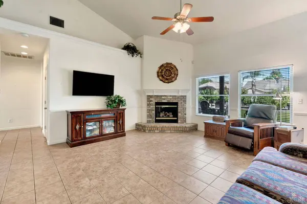 5018 W Modoc AVE, Visalia, CA 93291