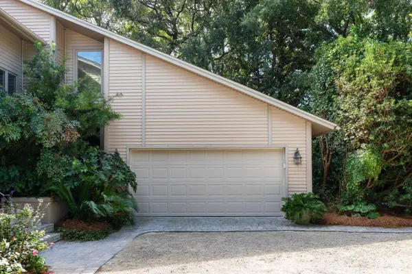 130 E Edgewater Dr, Charleston, SC 29407