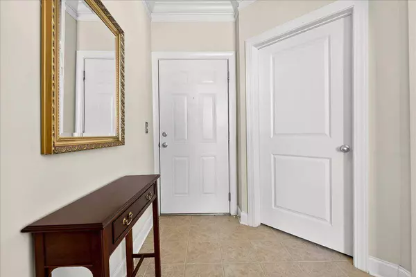 1900 Belle Isle Ave #104, Mount Pleasant, SC 29464