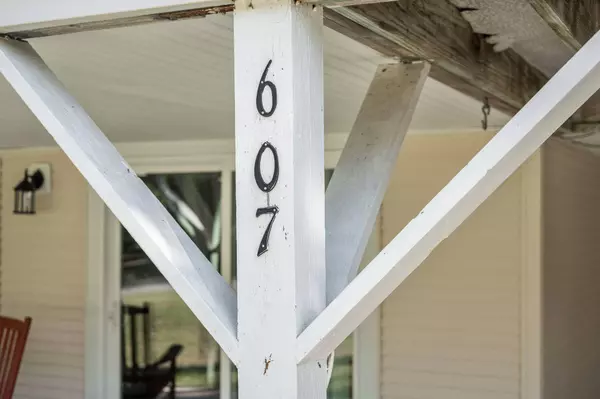 607 Portia St, Edisto Island, SC 29438