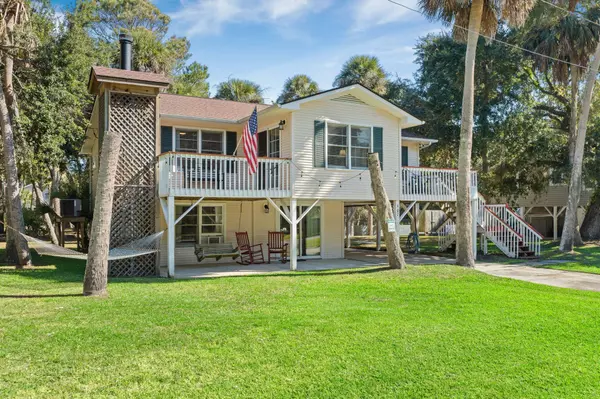 607 Portia St, Edisto Island, SC 29438