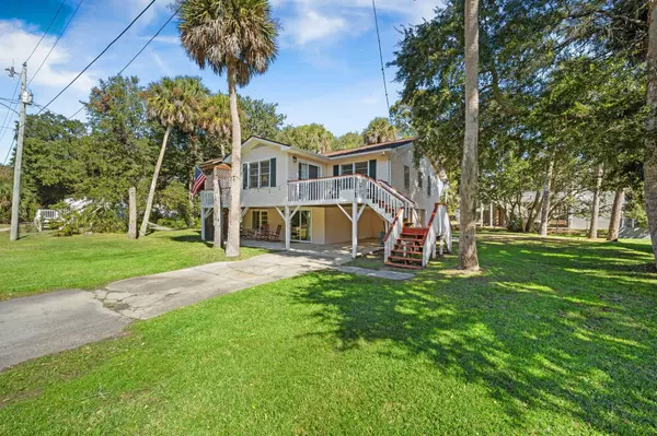 607 Portia St, Edisto Island, SC 29438