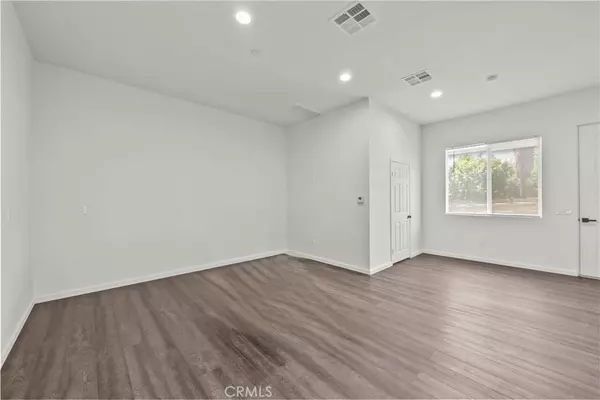 14673 1/2 Chatsworth ST, San Fernando, CA 91345