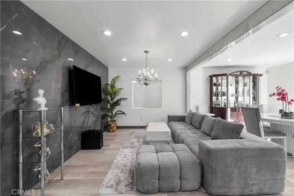 9427 Lemona AVE #15, North Hills, CA 91343