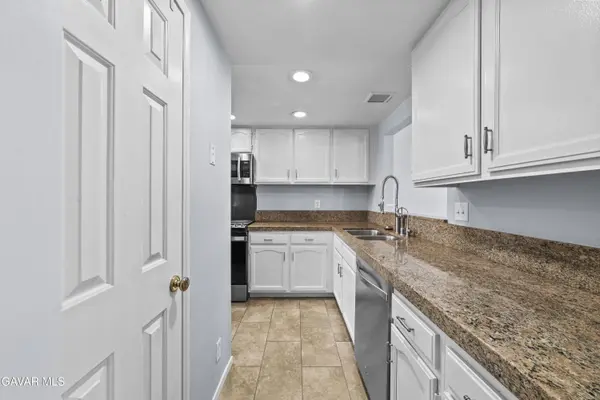 42805 15th ST, Lancaster, CA 93534