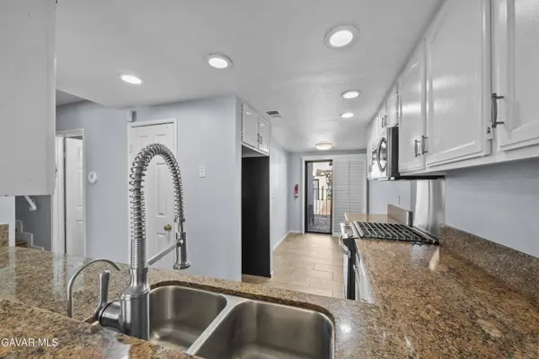 42805 15th ST, Lancaster, CA 93534