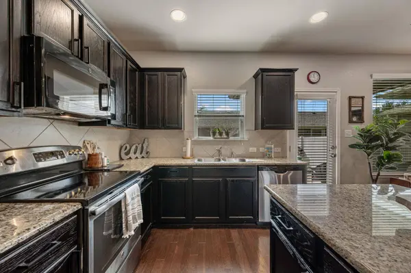 1044 Lost Pines LN, Cedar Park, TX 78613