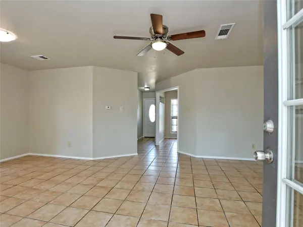 300 North Field ST, Round Rock, TX 78681
