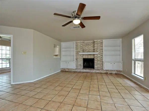 300 North Field ST, Round Rock, TX 78681