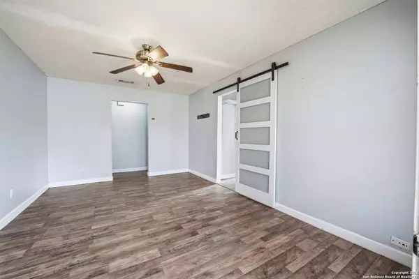 126 Meadow Way, Converse, TX 78109