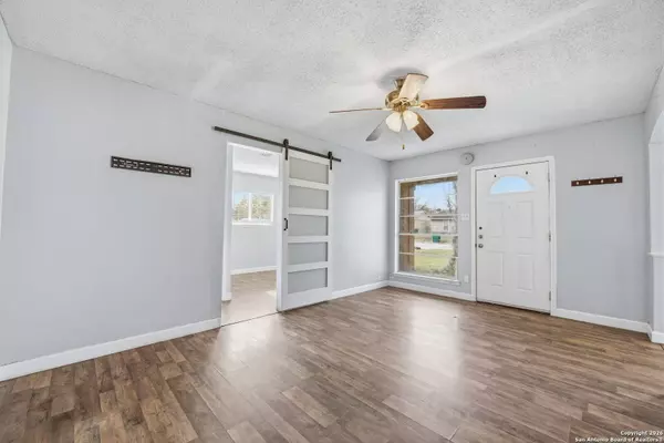 126 Meadow Way, Converse, TX 78109