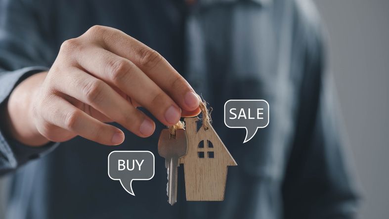 Selling a house before buying a new home in Calgary, AB 