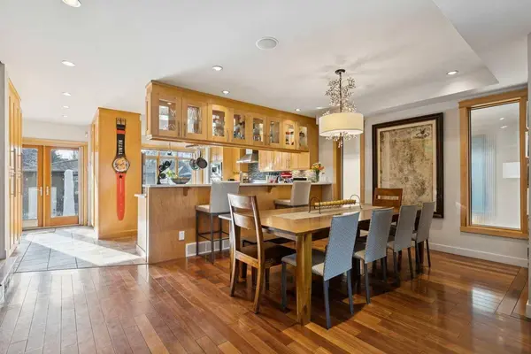 2407 Westmount RD NW, Calgary, AB T2N 3N9