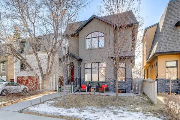 2407 Westmount RD NW, Calgary, AB T2N 3N9