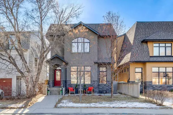 2407 Westmount RD NW, Calgary, AB T2N 3N9