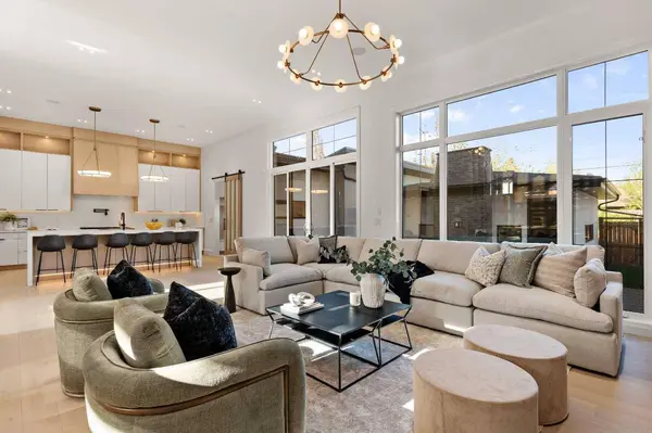 1328 7A ST NW, Calgary, AB T2M 3J6