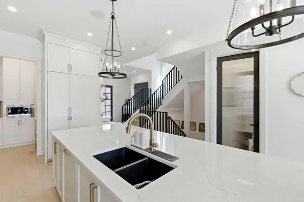 625 16 ST NW, Calgary, AB T2N 2C2