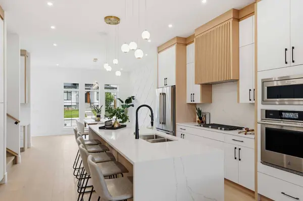 4537 21 AVE NW, Calgary, AB T3B 0W3