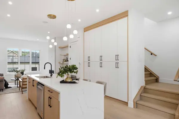4537 21 AVE NW, Calgary, AB T3B 0W3