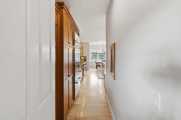 2818 6 AVE NW, Calgary, AB T2N0Y3