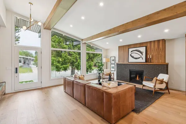 1311 Carlyle RD SW, Calgary, AB T2V 2T9