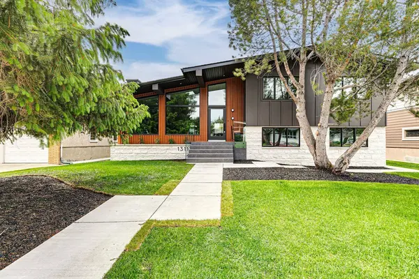 1311 Carlyle RD SW, Calgary, AB T2V 2T9